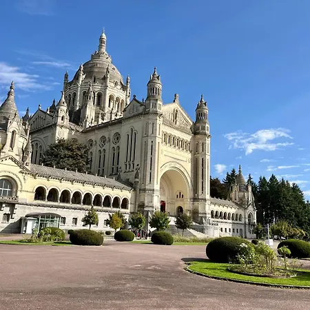 Joli Au Coeur De Avec Vue Sur La Cathedrale * 리지외