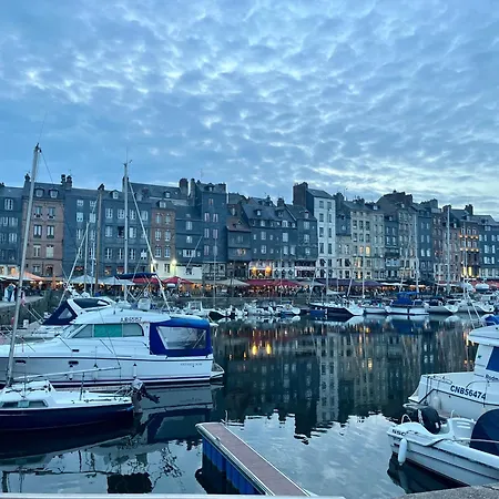 Joli Au Coeur De Avec Vue Sur La Cathedrale * 리지외